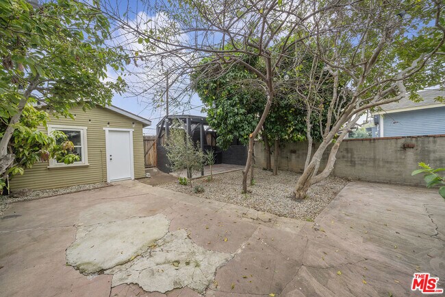 Building Photo - 235 Joy St