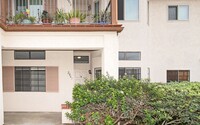 Building Photo - Charming, Cozy 2BD/2BTH Condo Located On G...