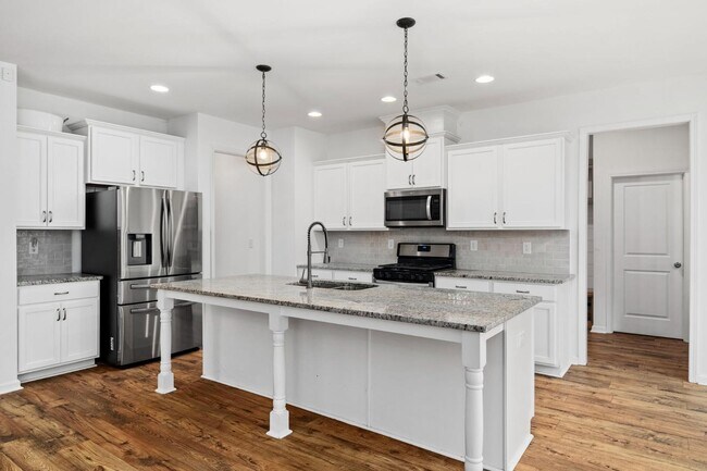 Building Photo - 2108 Charmond Dr