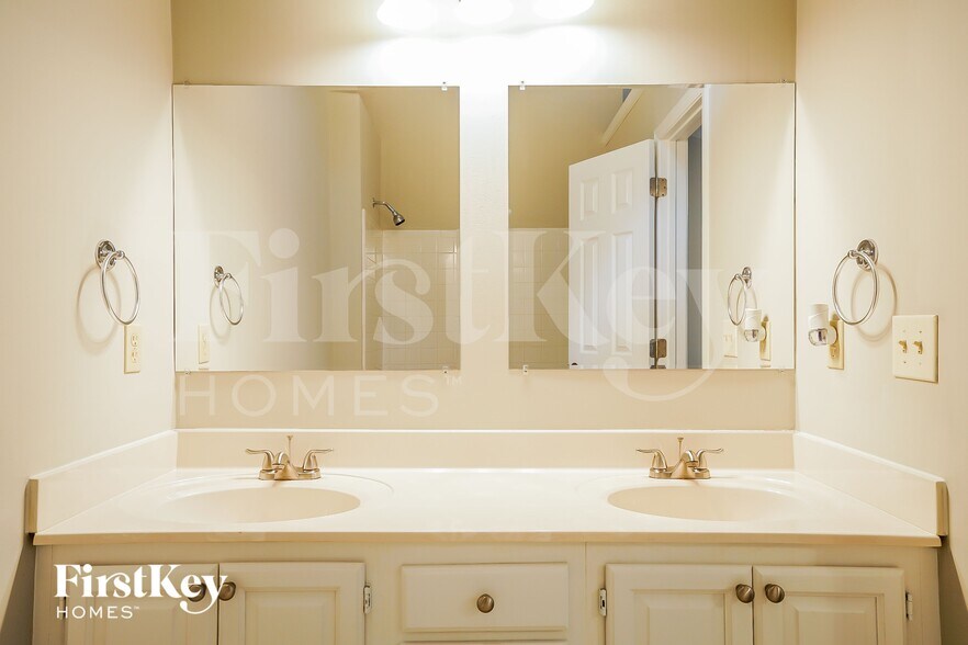 Building Photo - 5208 Wallingford Dr