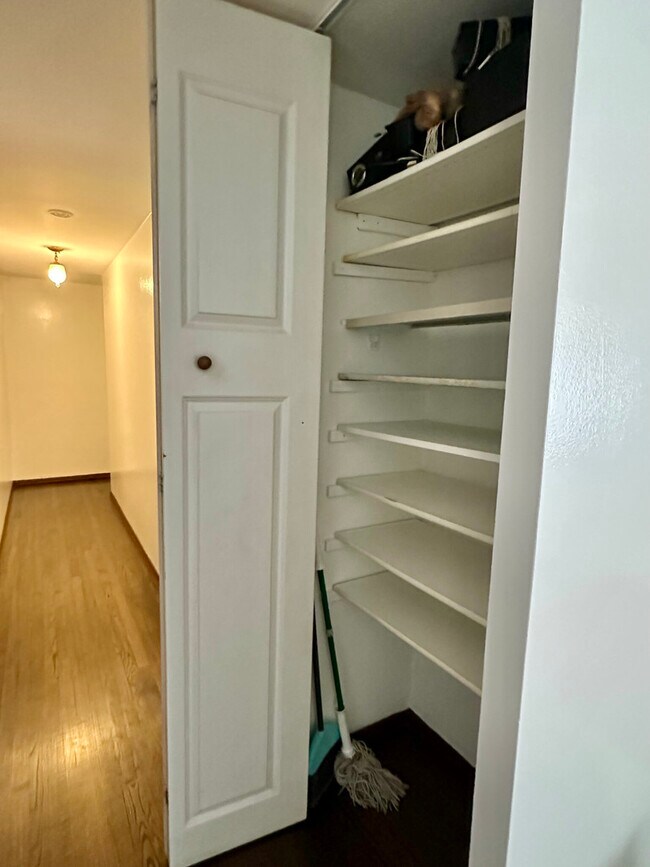 Building Photo - 7320 N Rogers Ave