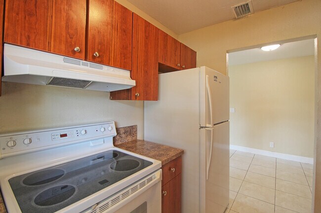 Building Photo - 1045 Miami Blvd