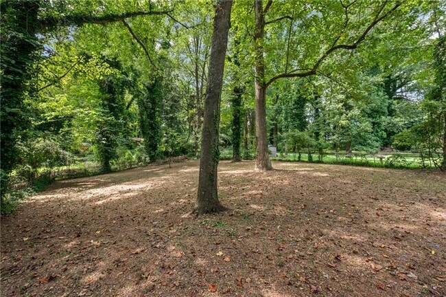 Building Photo - 305 Banberry Dr SE