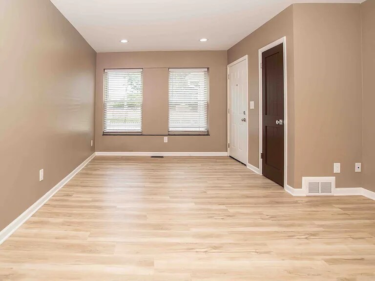 Building Photo - 2869 Sullivant Ave
