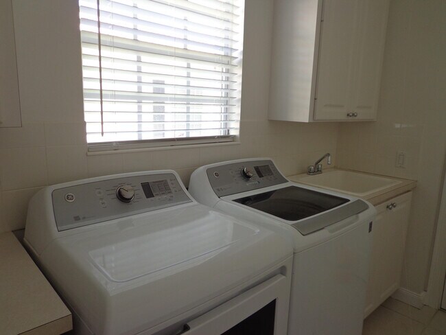 Building Photo - 8097 Montserrat Pl