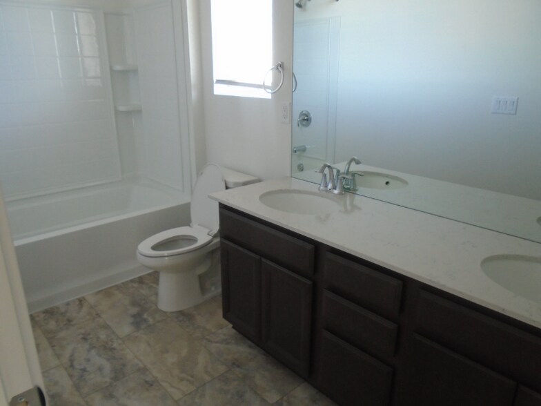 Building Photo - 5395 Euclid Dr