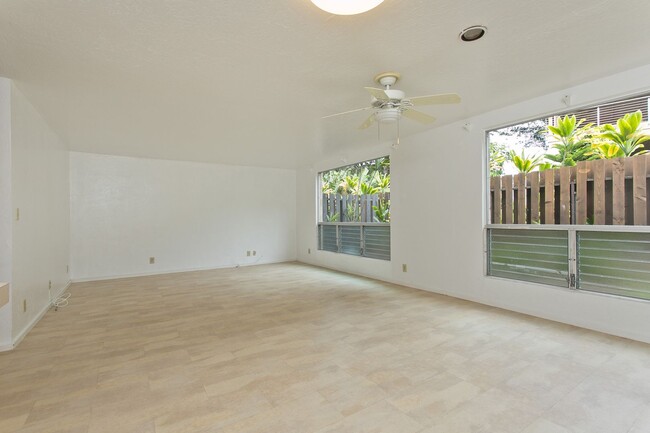 Building Photo - Kaneohe - Waikalua - 3 bedrooms, 2 1/2 bat...