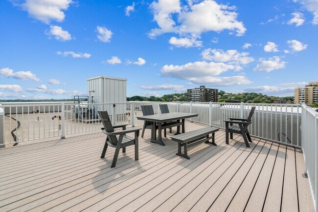 Building Photo - 1450-1454 Beacon St