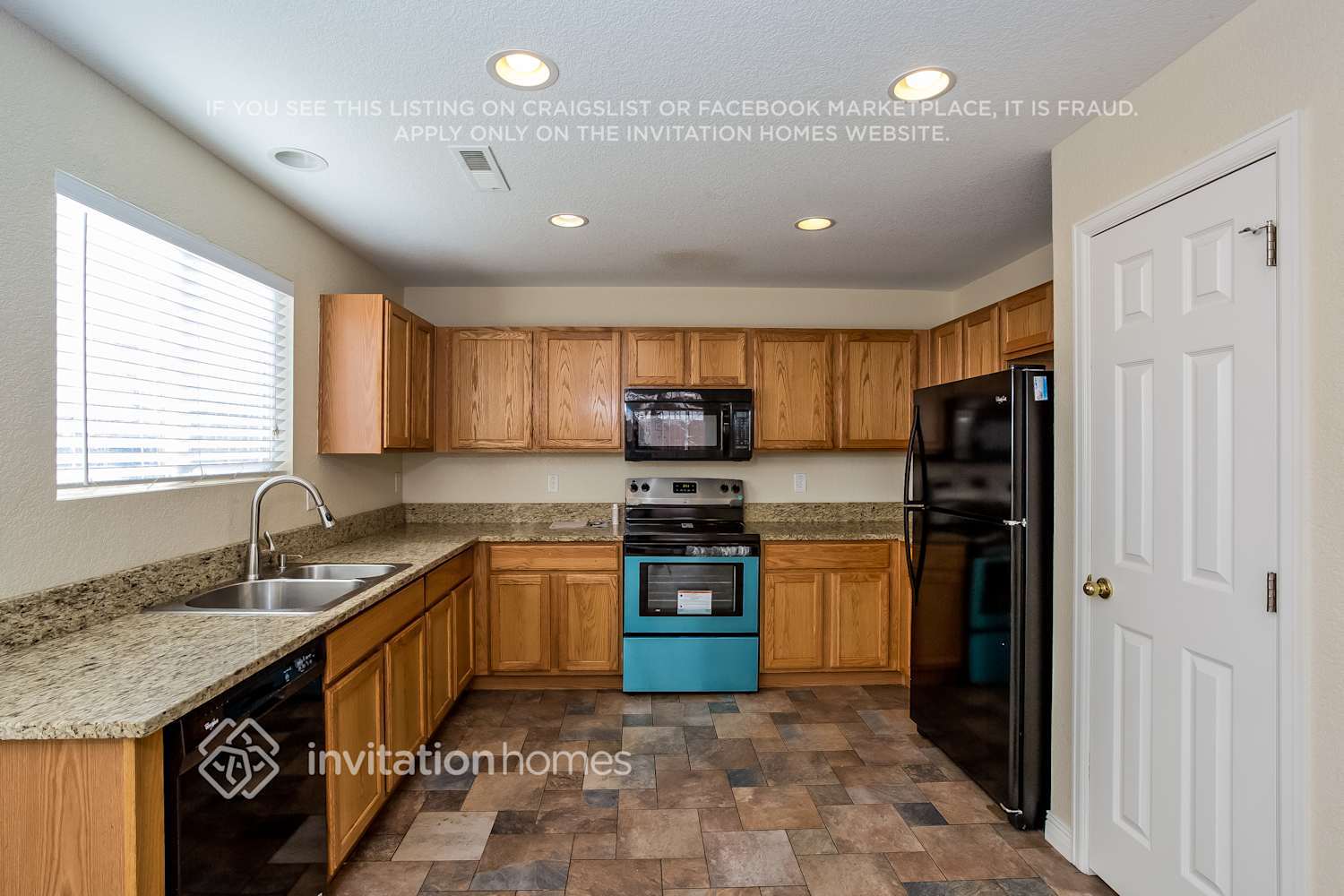 Building Photo - 729 Canyon Ln