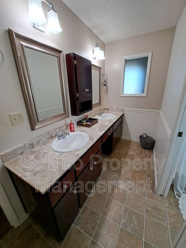 Building Photo - 110 Wayne Ct