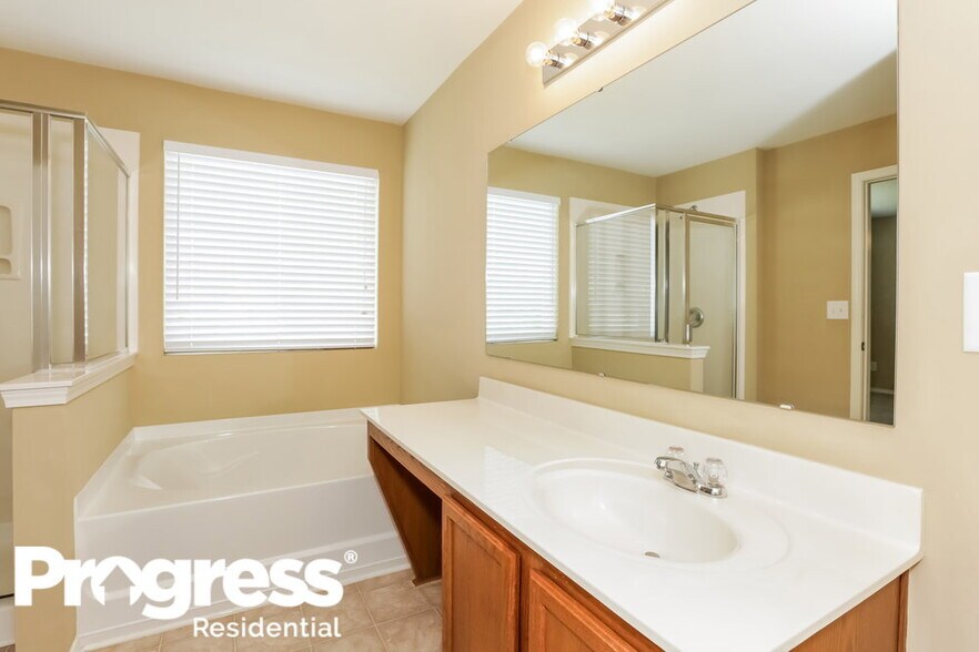 Building Photo - 6329 Highland Commons Dr