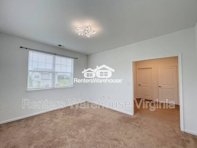 Building Photo - 1713 Dresdon Ln