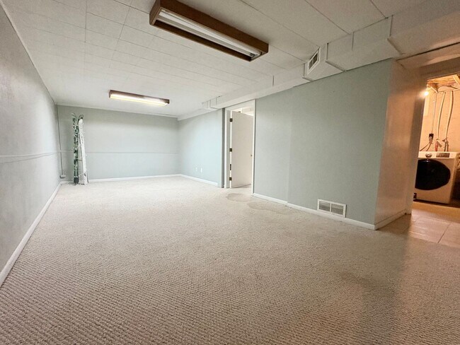 Building Photo - Charming 3-Bedroom Millcreek Home!