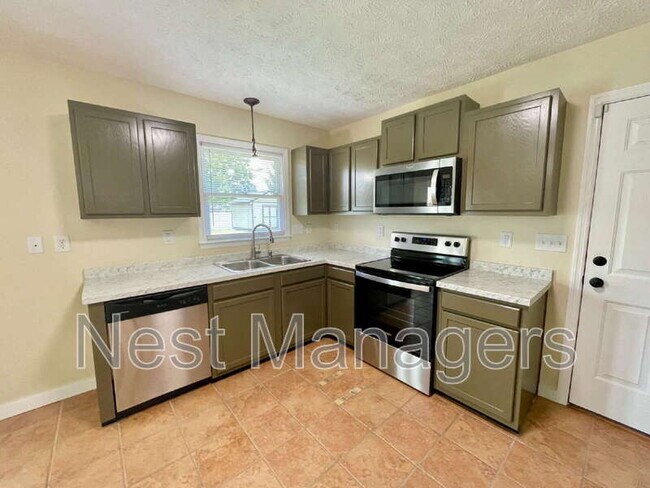 Building Photo - 172 Finch Rd