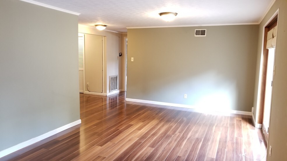 Building Photo - 904 Dartford Rd SW