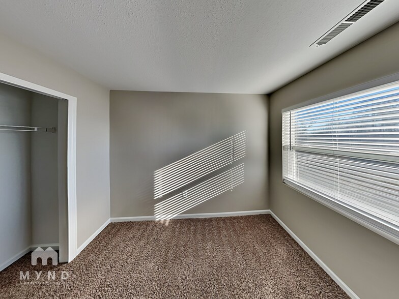 Building Photo - 303 Holton Dr