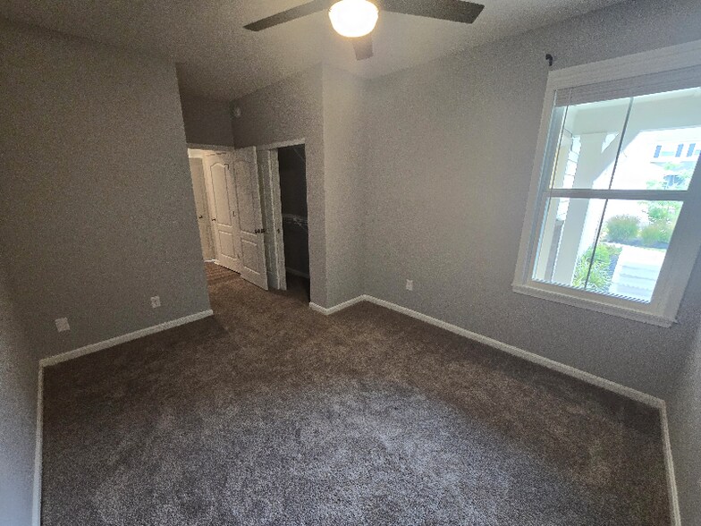 Building Photo - 32 Pebble Brook Pl