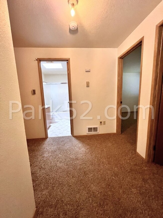 Building Photo - 2 Bedroom Puyallup Area Townhome