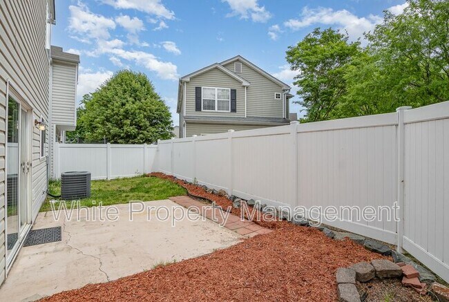 Building Photo - 9036 Meadowmont View Dr