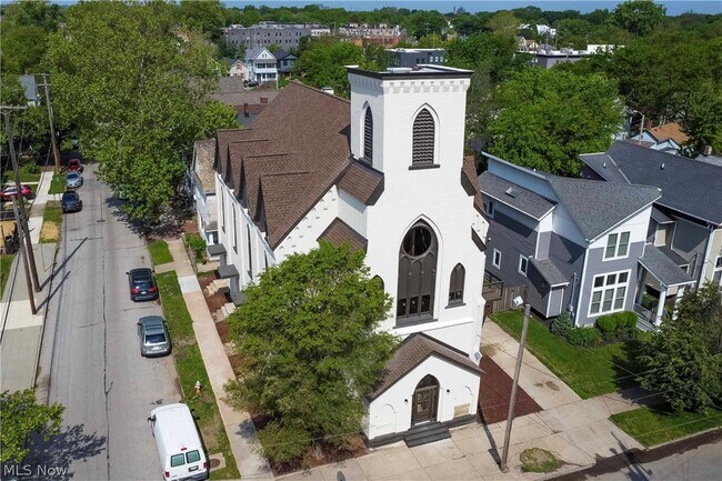 Building Photo - 2130 W 42nd St