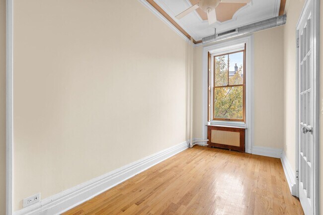 Building Photo - 910 Hudson St