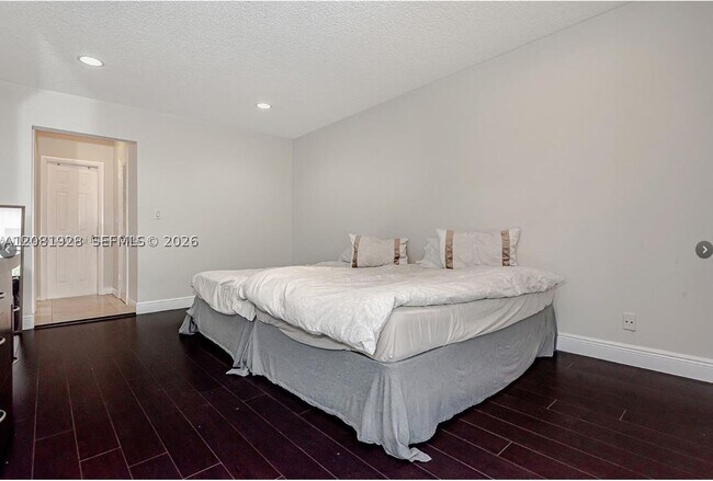 Building Photo - 4000 N Hills Dr