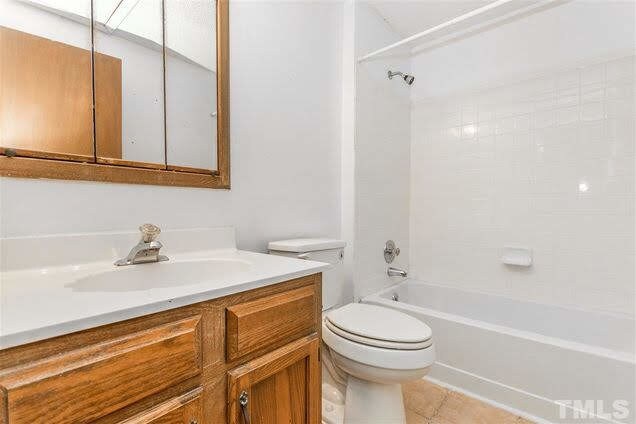 Full Bathroom With Tub - 4105 Iver Johnson Dr