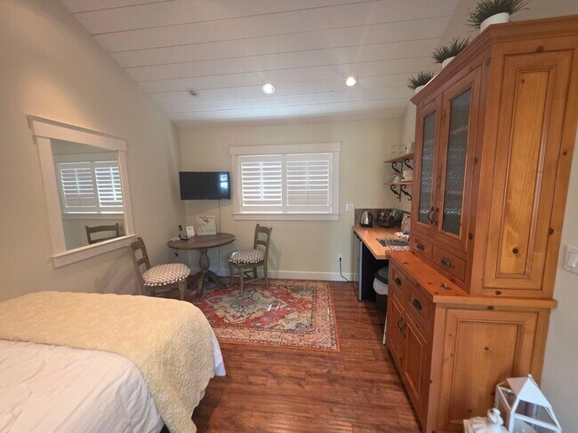 Building Photo - 2264 Grahn Dr