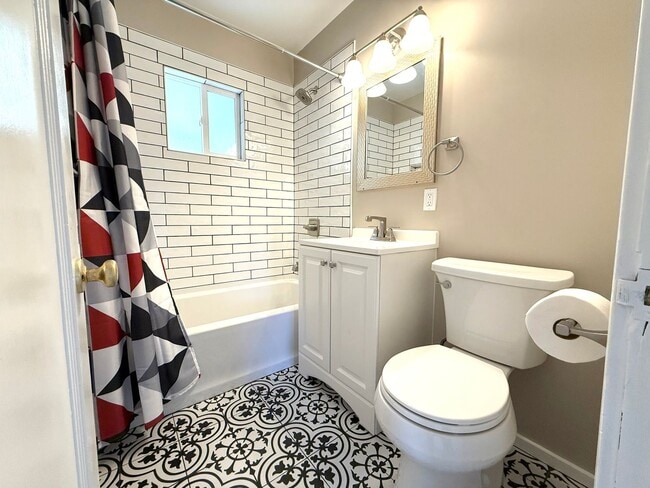 Building Photo - 2 bedroom home in Prescott!