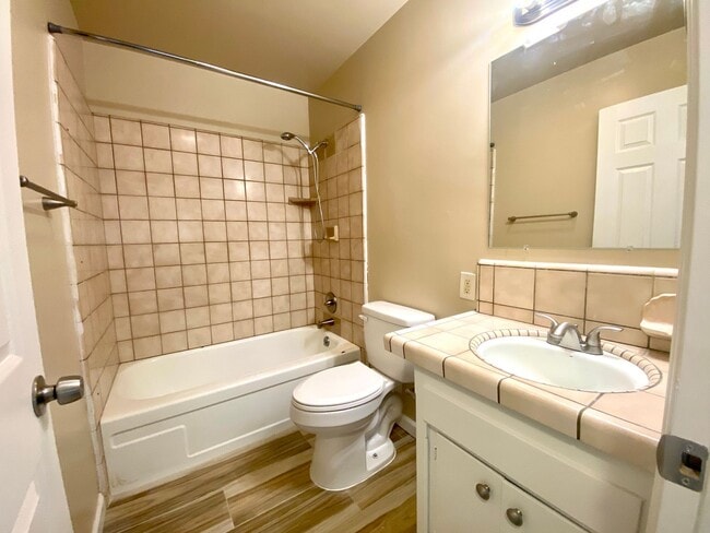 Building Photo - $1,895 Peach & Mckinley, 3 Bedroom - E. Ho...