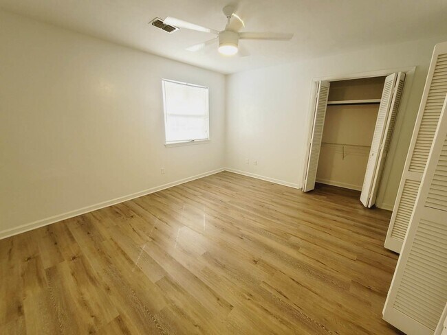 Building Photo - 2939 Par Ln