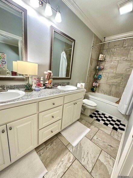 Building Photo - 5180 Myrtle Trail Dr