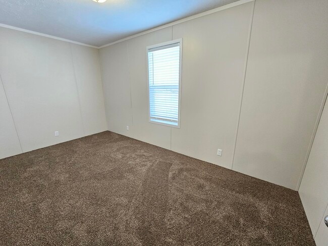 Building Photo - 46000 Geddes Rd