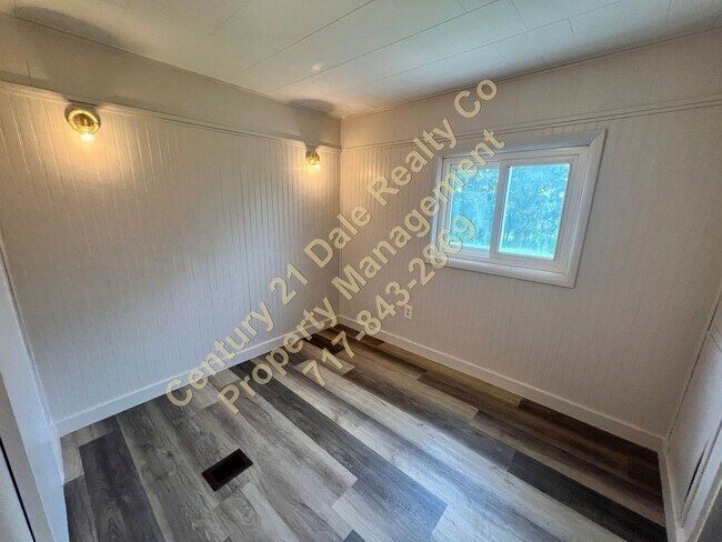 Building Photo - 23 Pine Ridge Rd