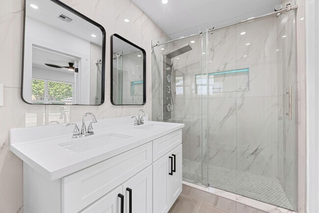 Building Photo - 12315 Barryknoll Ln