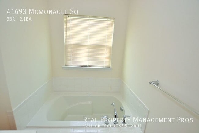 Building Photo - 41693 McMonagle Square