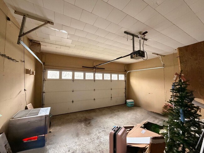 Building Photo - 4 bedroom 2 bath near U of A campus - a must see!