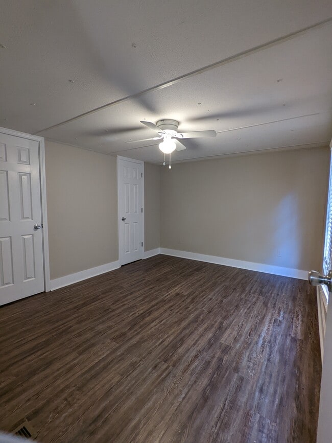 Building Photo - 415 Green Oak Rd