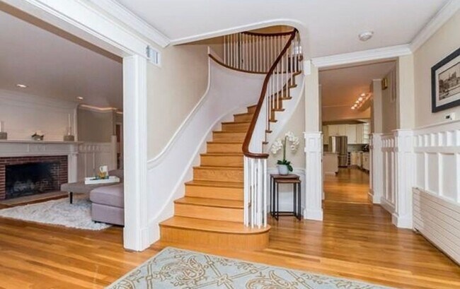Building Photo - 5bed single family house