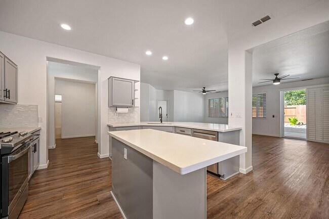 Building Photo - 238 St Tropez Ln