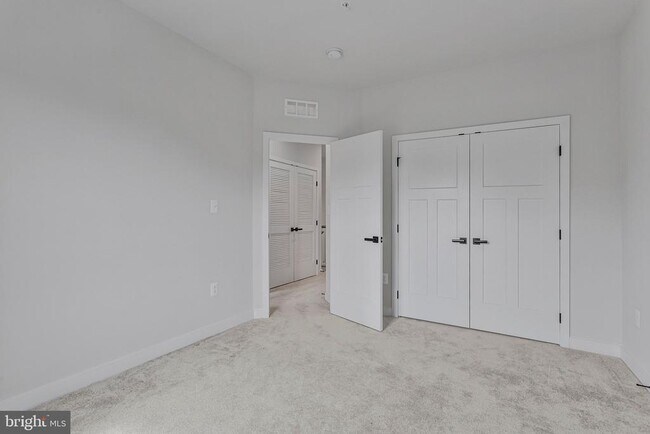 Building Photo - 10910 Presidential Pkwy