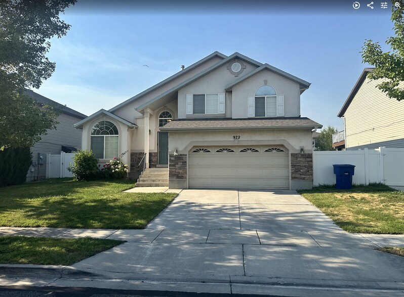 Building Photo - 972 Woodstock Dr