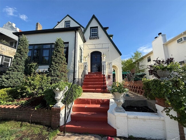 Primary Photo - 322 E Olive St