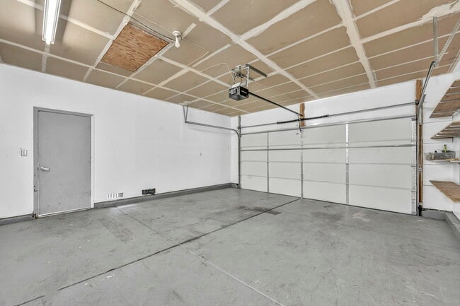 Building Photo - 17765 Oakview Ct