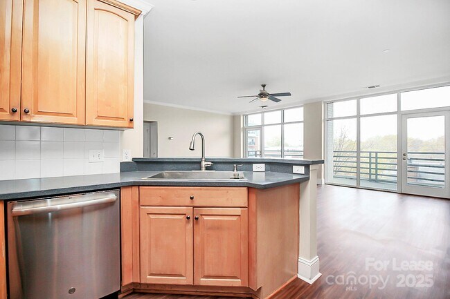 Building Photo - 400 N Church St