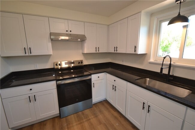 Building Photo - 405 Garfield Ave