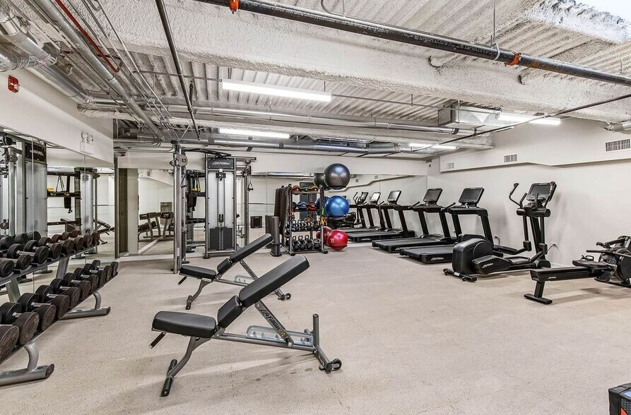 Building Photo - 3121 N Broadway