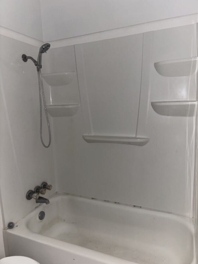 Building Photo - 2409 Almond Dr