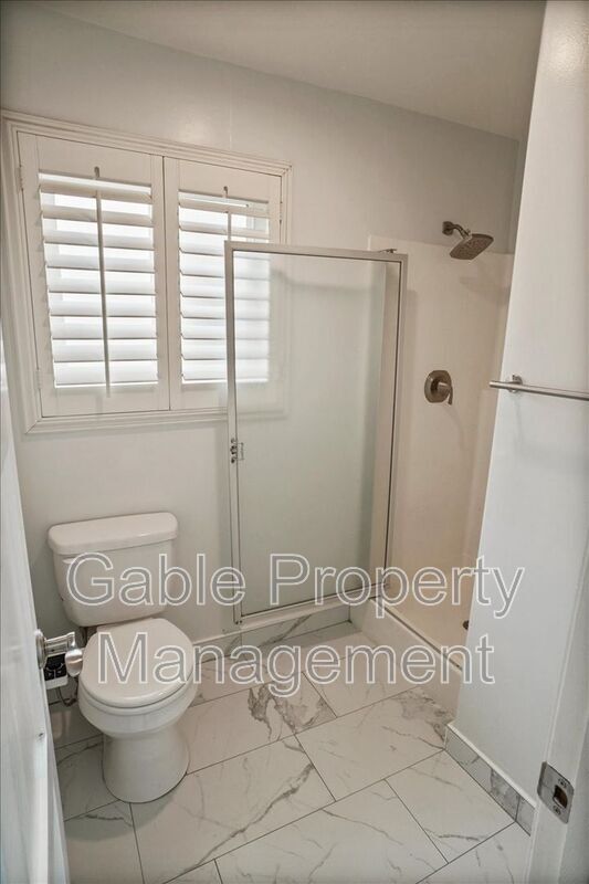 Building Photo - 18716 Vista Del Canon