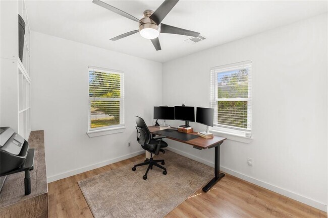 Building Photo - 1211 Sahara Ave